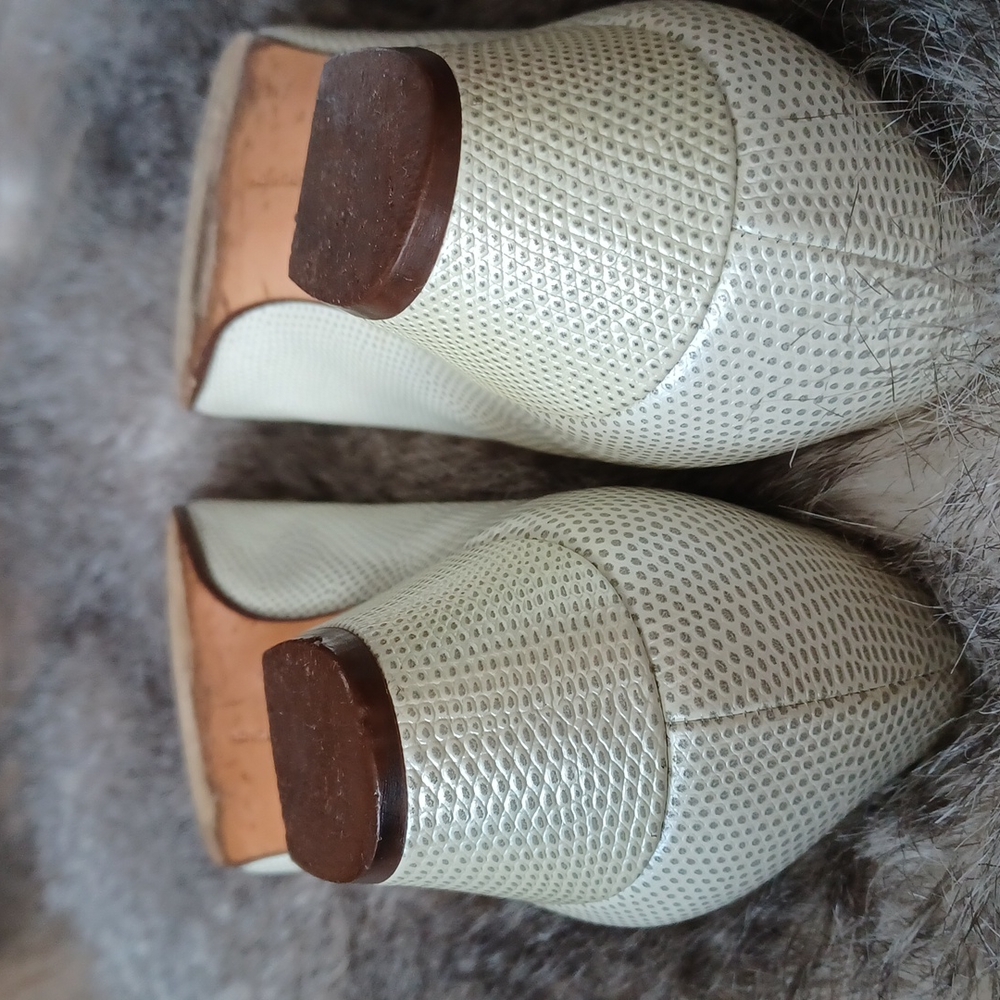 Salvatore Ferragamo Gray and Cream Flats - Picture 8 of 16